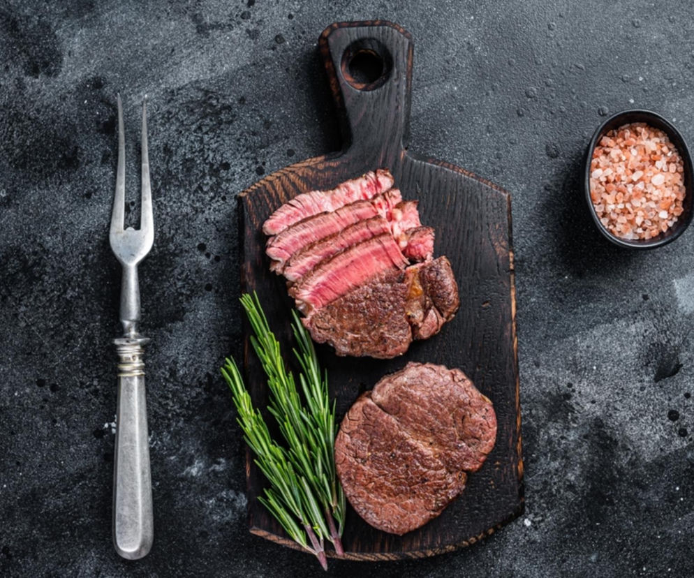 Soczysta, aromatyczna i idealnie różowa w środku. Pieczona polędwica, która zachwyca