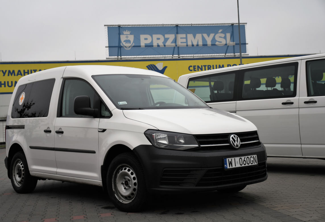 Nowe samochody dla podkarpackiego PCK. Do pomocy uchodźcom