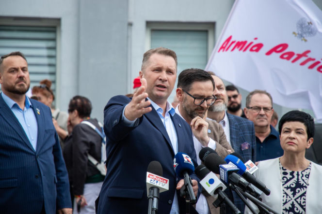 Przemysław Czarnek i Daniel Obajtek protestują przed „Solino”