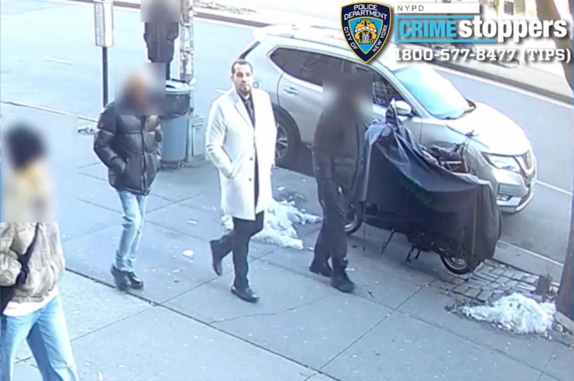 Napadł z maczetą na dom pogrzebowy w NYC