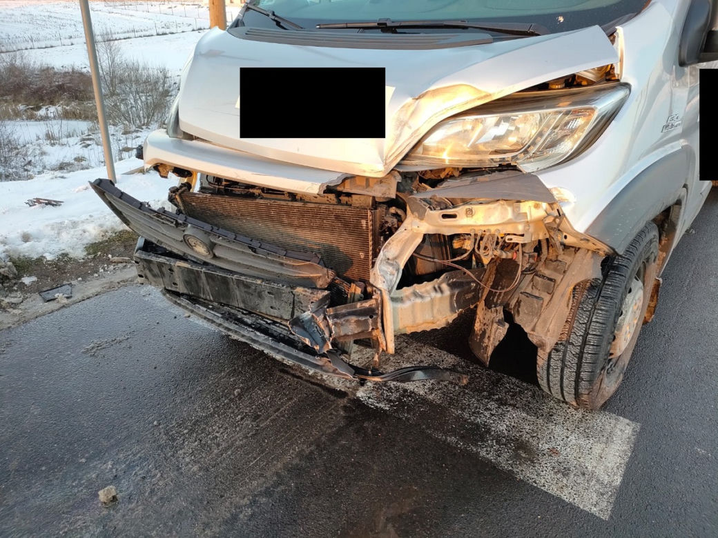 O krok od tragedii! Dostawczak zderzył się z pociągiem pod Rypinem [ZDJĘCIA]