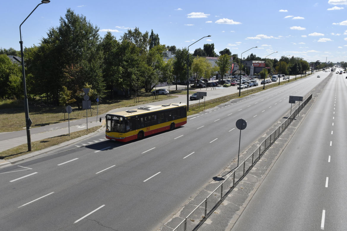 Zarząd Dróg Miejskich wyznacza 10-kilometrowy buspas na ul. Puławskiej. Kierowcy są wściekli!