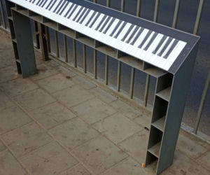 Muzyczne klimaty na przystanku tramwajowym w centrum Szczecina. Skąd wzięło się to nietypowe pianino? 