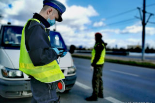 Rząd ZAKAŻE przemieszczania się. Prace już trwają