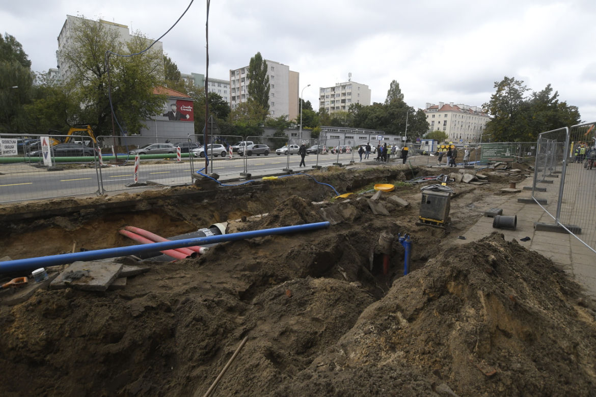 Pięć dni będą bez ogrzewania i ciepłej wody. Mieszkańcy cierpią przez budowę tramwajarzy 