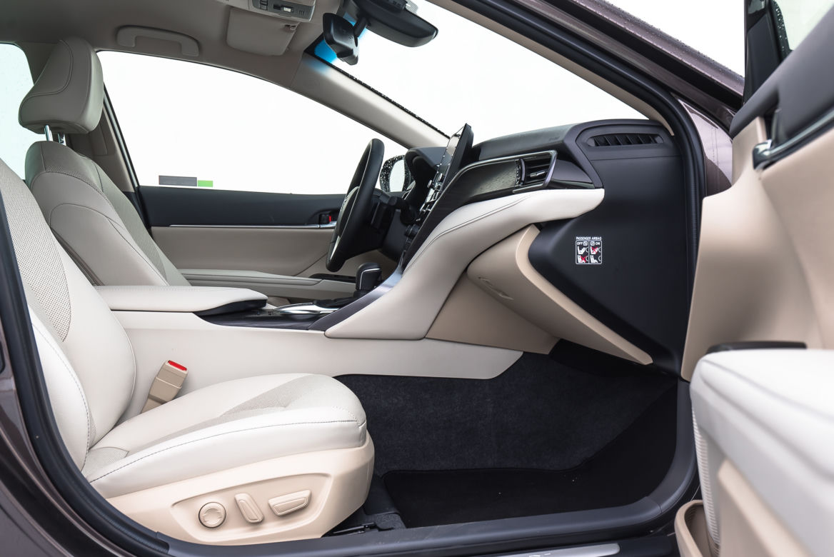Toyota Camry 2.5 Hybrid 218 KM e-CVT Executive + VIP