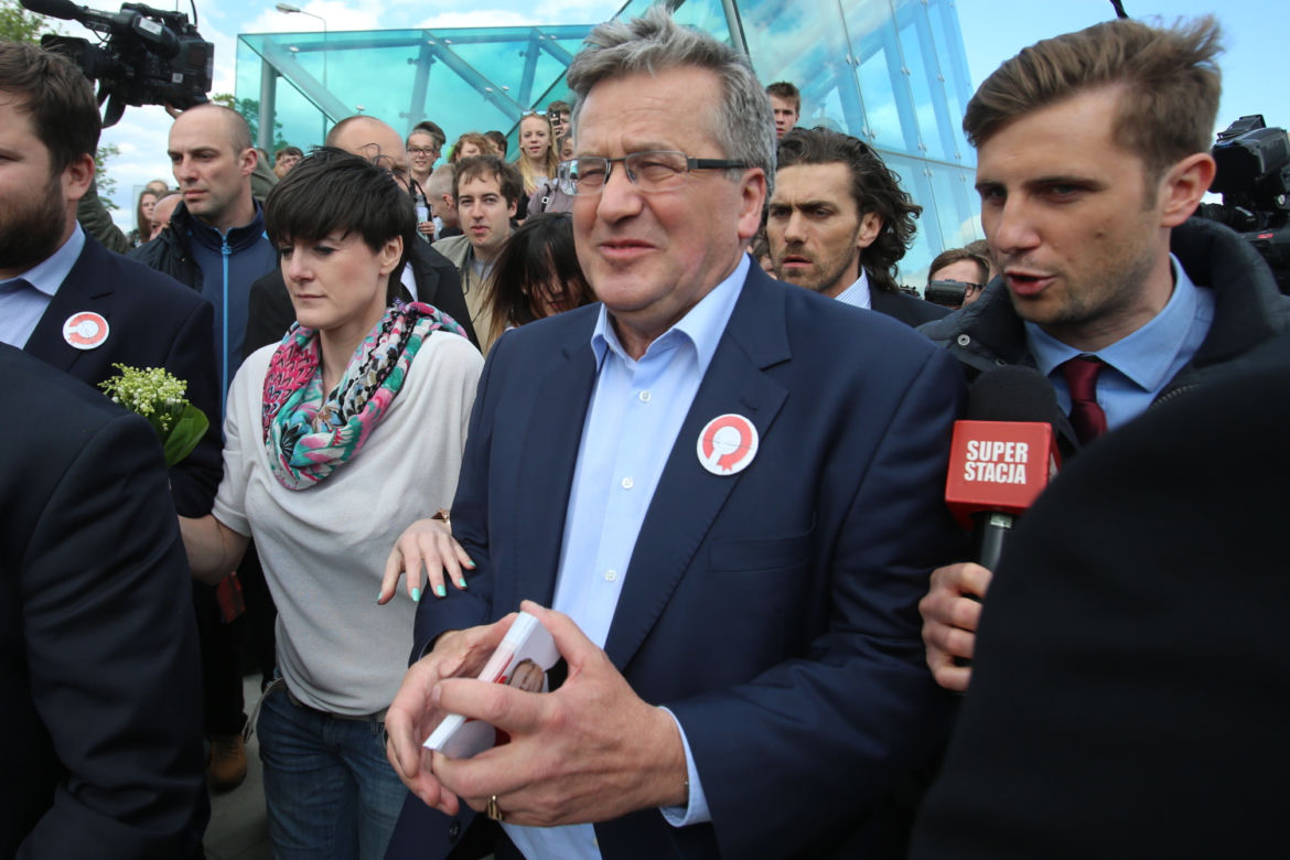 PLATFORMA ZRZUCA WINĘ NA KOMOROWSKIEGO