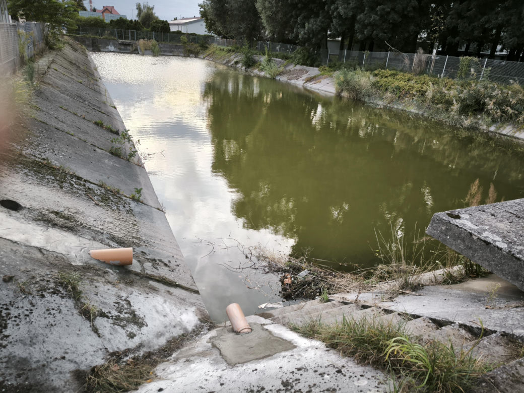 Stary basen przeciwpożarowy na Gronowie
