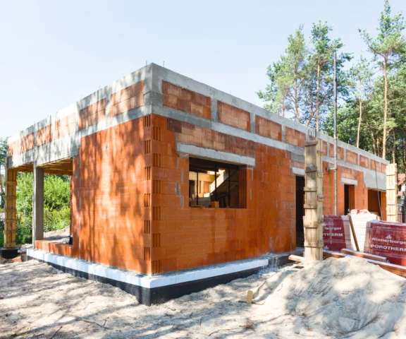 10 kluczowych błędów przy budowie domu – praktyczne wskazówki