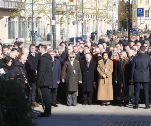 Rocznica katastrofy smoleńskiej. Prezydent Nawrocki uczcił pamięć zmarłych
