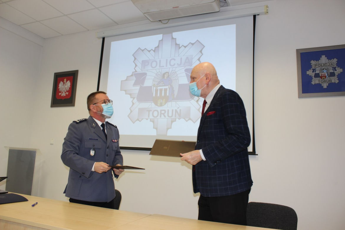 Porozumienie toruńskiej policji z Urzędem Miasta. Prezydent i komendant podpisali umowę