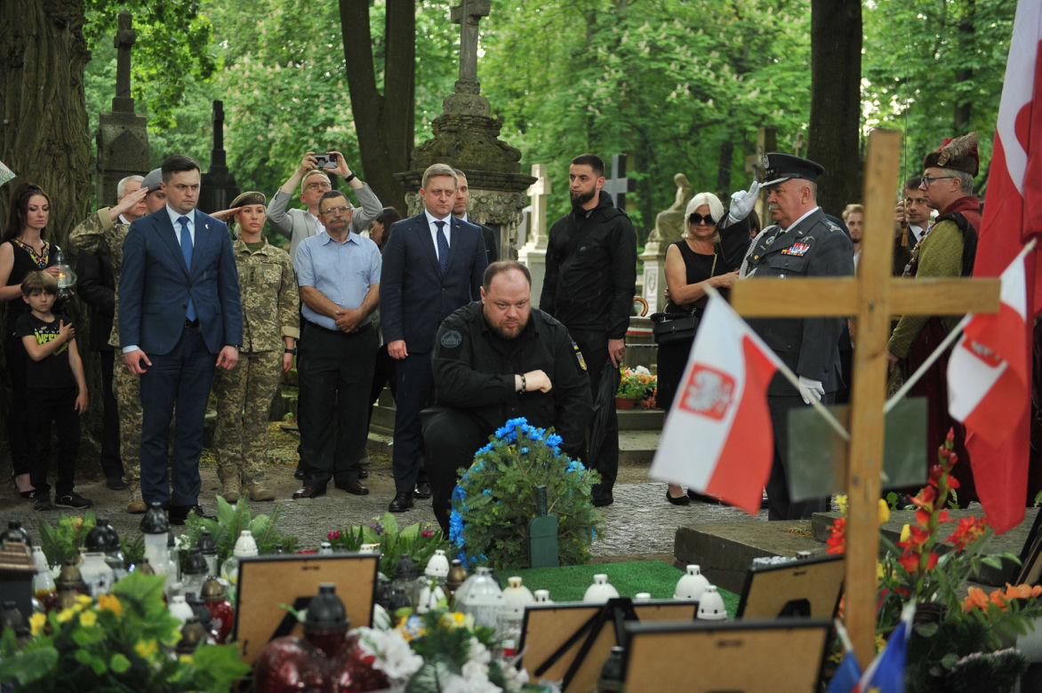Ukraińcy w hołdzie Danielowi Sztyberowi - poległemu żołnierzowi ochotnikowi z Warszawy