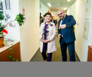 Co ostatnio czytała premier Szydło?! Szefowa rządu w Super Expressie