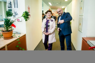 Co ostatnio czytała premier Szydło?! Szefowa rządu w Super Expressie