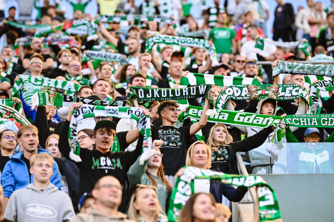 Derby Trójmiasta. Tak bawili się kibice na meczu Lechia Gdańsk - Arka Gdynia [ZDJĘCIA]