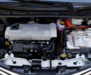 Toyota Yaris Hybrid lifting 2014