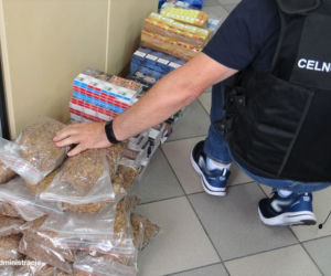 Na bazarze sprzedawał nielegalny towar. Wpadł podczas kontroli [ZDJĘCIA]