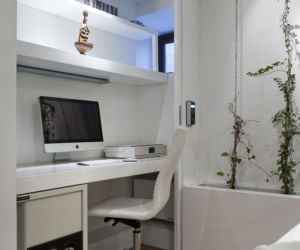 Miejsce do pracy oddzielone drzwiami
