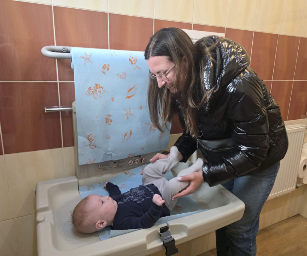 Gmina Chełmiec przyjazna Maluchom.  Wygodny przewijak pojawił się w urzędzie