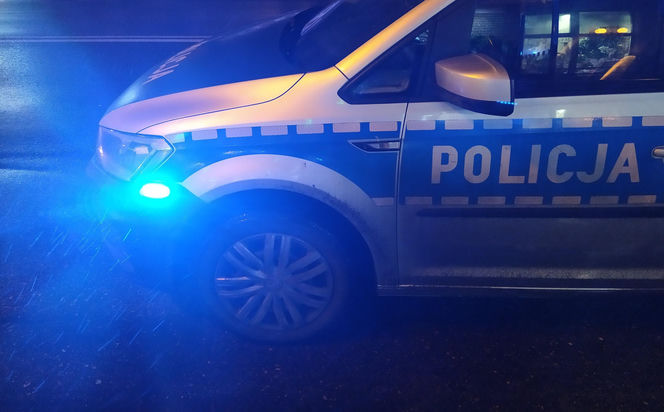 Wtargnął pod audi. Za kierownicą siedziała jego żona