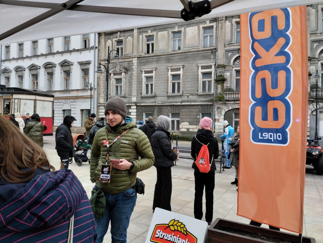 WOŚP 2024. Dziennikarze Radia ESKA rozgrzewają Tarnów pysznym żurkiem!