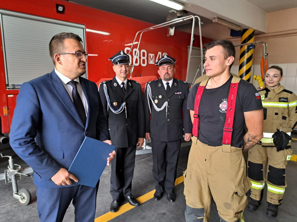 Pilna akcja ratunkowa na A2! Nikoś nie oddychał i był siny. Gdyby nie jego pomoc, doszłoby do tragedii