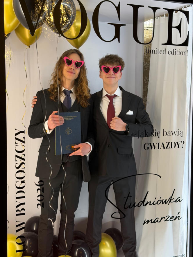 Studniówka pełna blasku i emocji! Tak bawili się maturzyści II LO w Bydgoszczy [ZDJĘCIA]