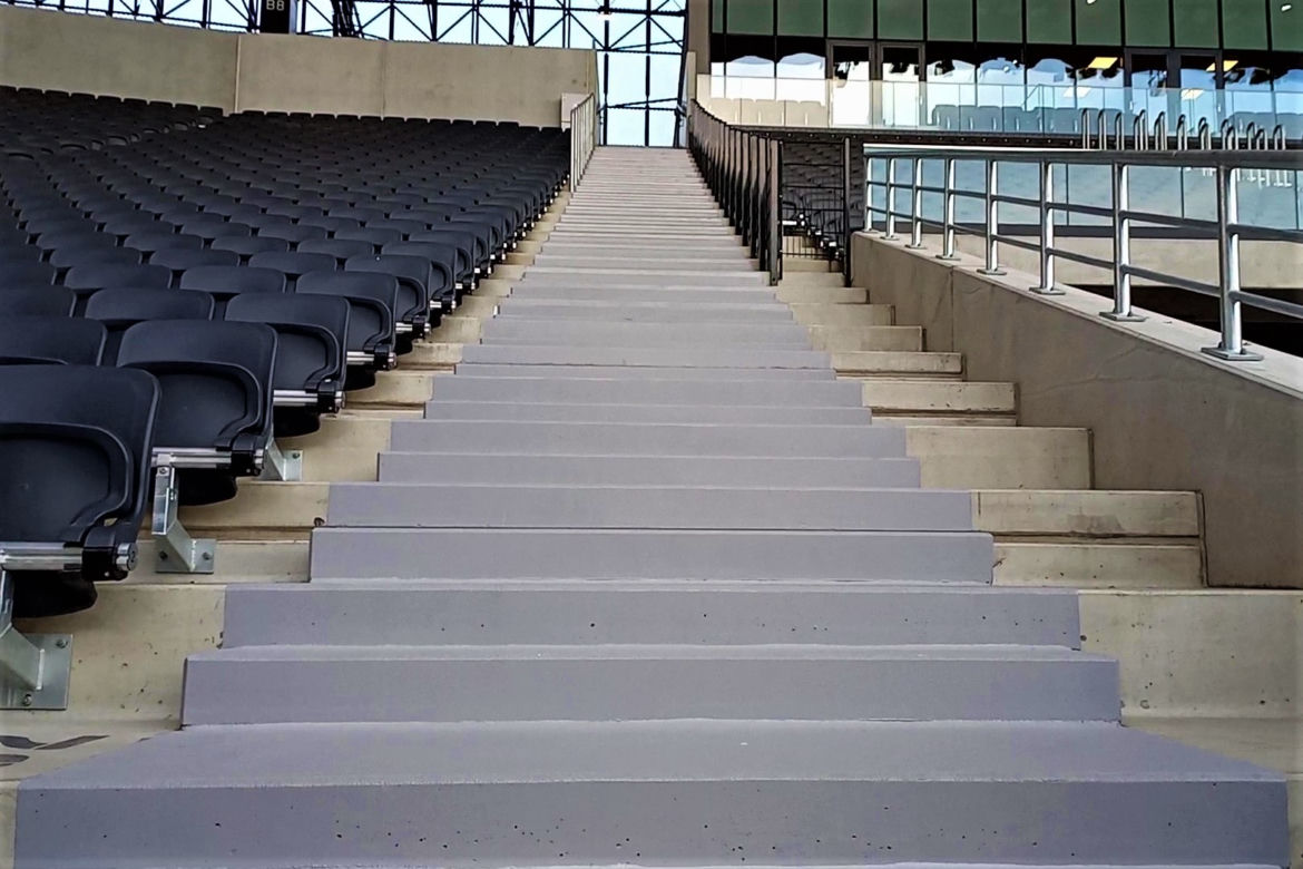 Spacery po nowym szczecińskim stadionie przyciągnęły wielu chętnych