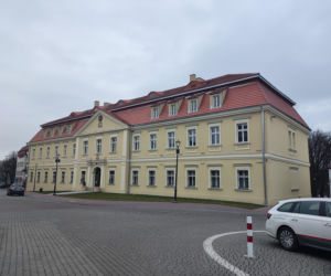 To miasto ma jeden z najstarszych rynków na Śląsku. Zachwyca zabytkowymi kamienicami i ratuszem