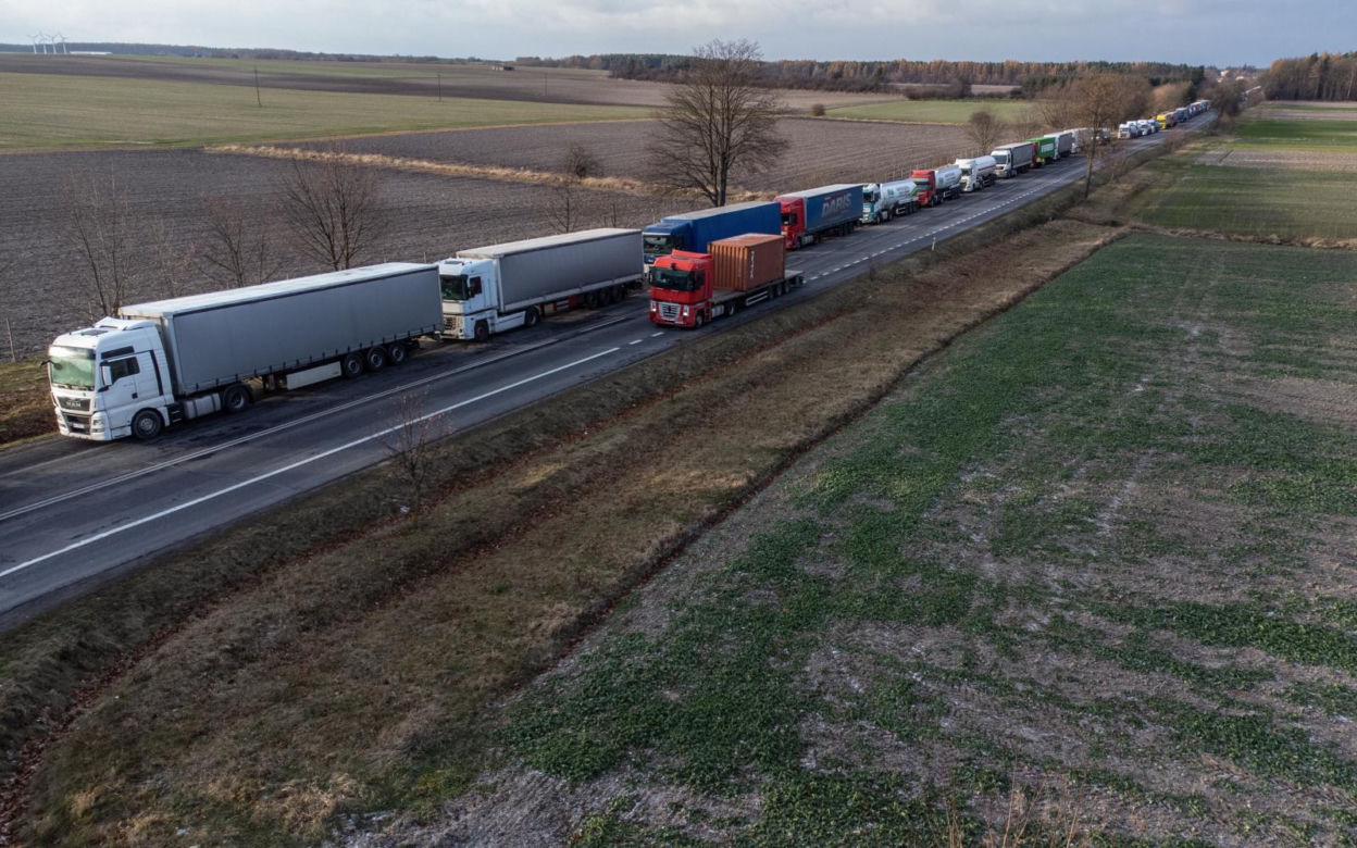 Protest przewoźników na przejściach granicznych trwa. Czas oczekiwania na odprawę to 3 dni