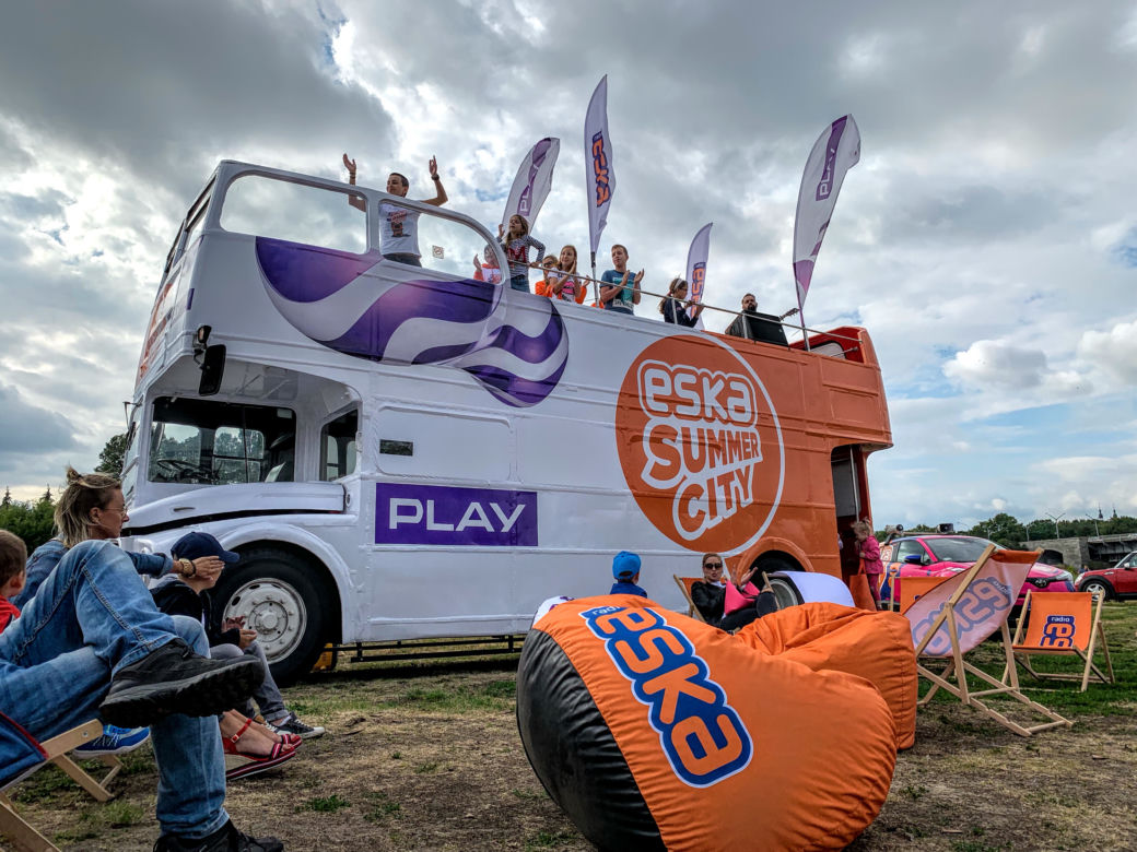 Ekipa Eska Summer City i imprezowy BUS Eski pojawili się na plaży miejskiej ZAGRO Rataje