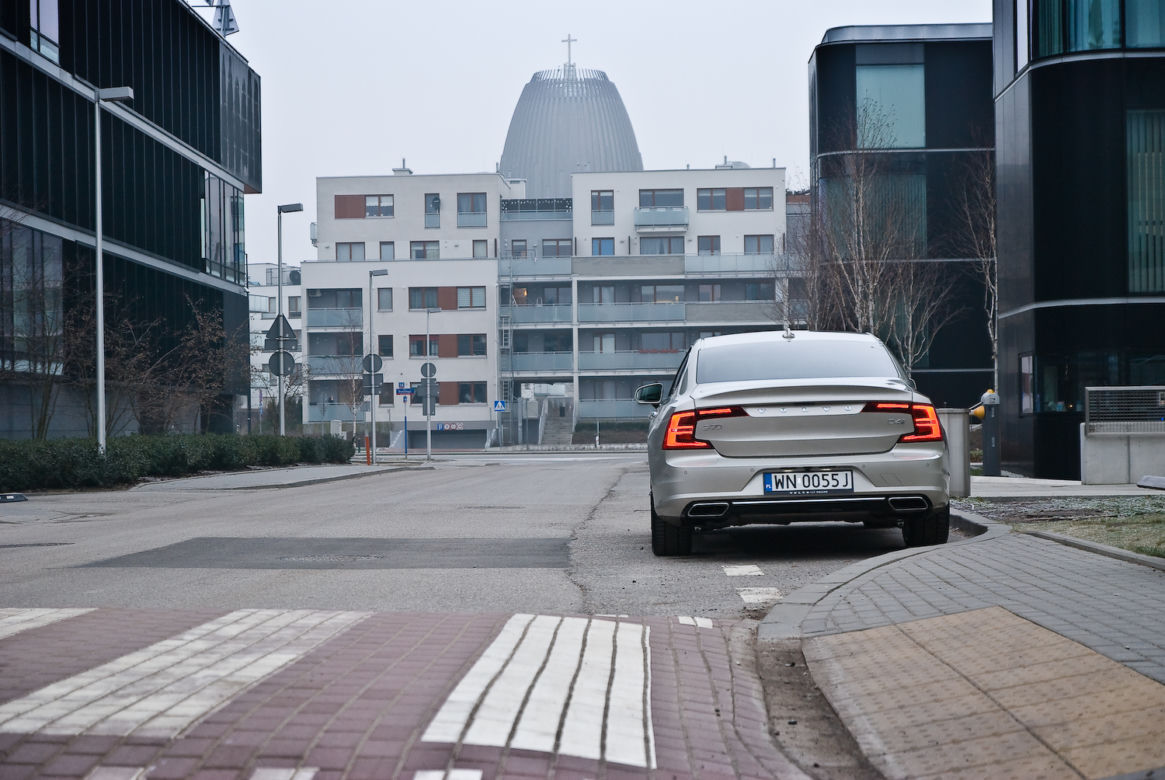 Volvo S90 D4