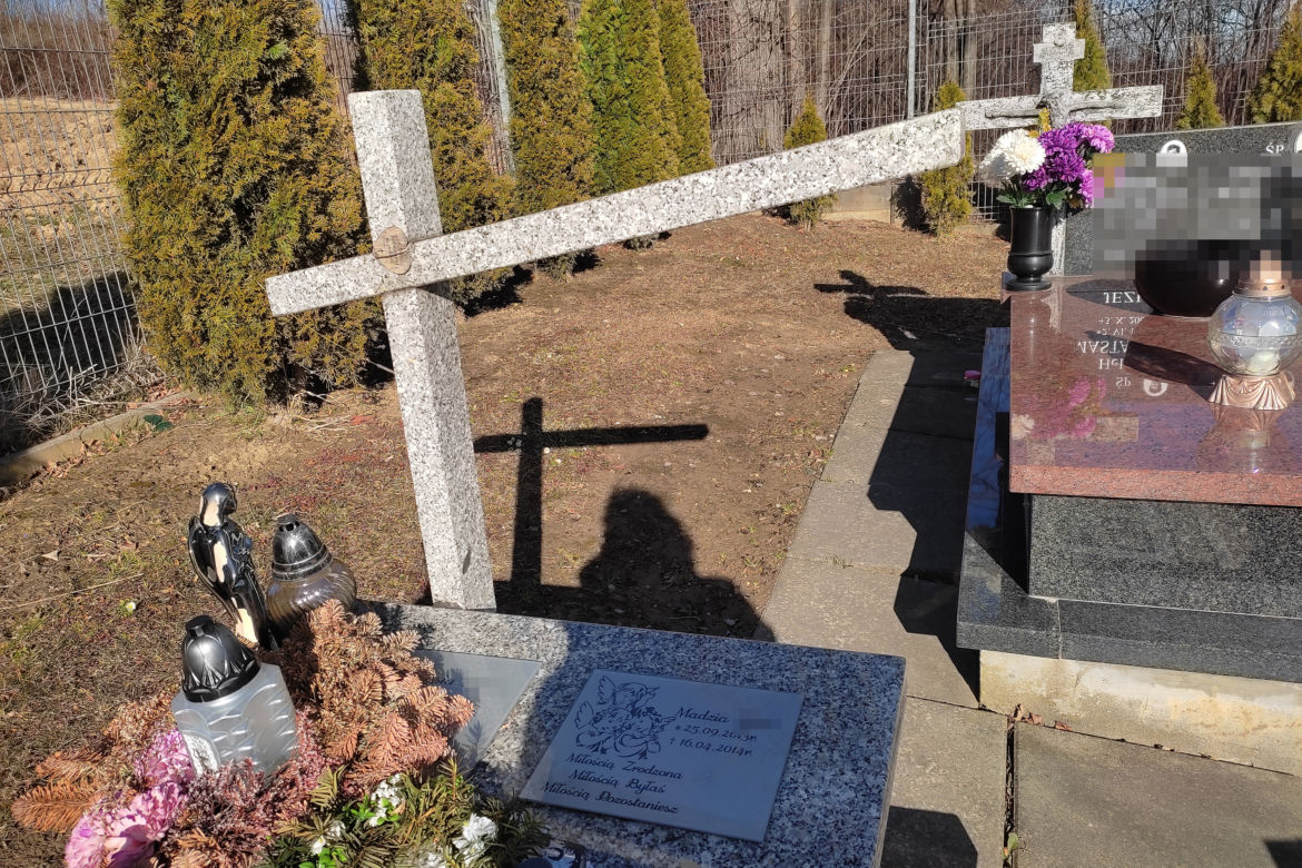 Grób zagłodzonej Madzi P. z Brzeznej 
