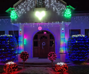 Magia Świąt w Świętokrzyskiem. Gdzie szukać najpiękniej oświetlonych domów? Rzepin i gmina Pawłów skradły show!