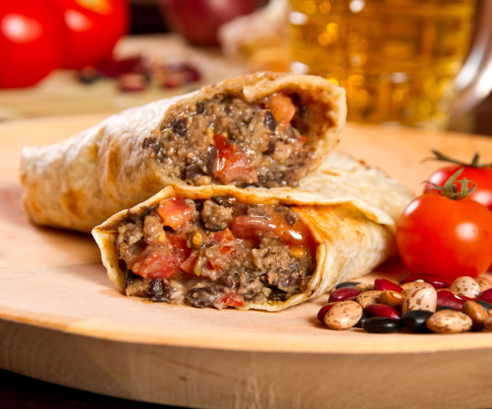 Burritos - meksykańskie krokiety z mięsem i fasolą