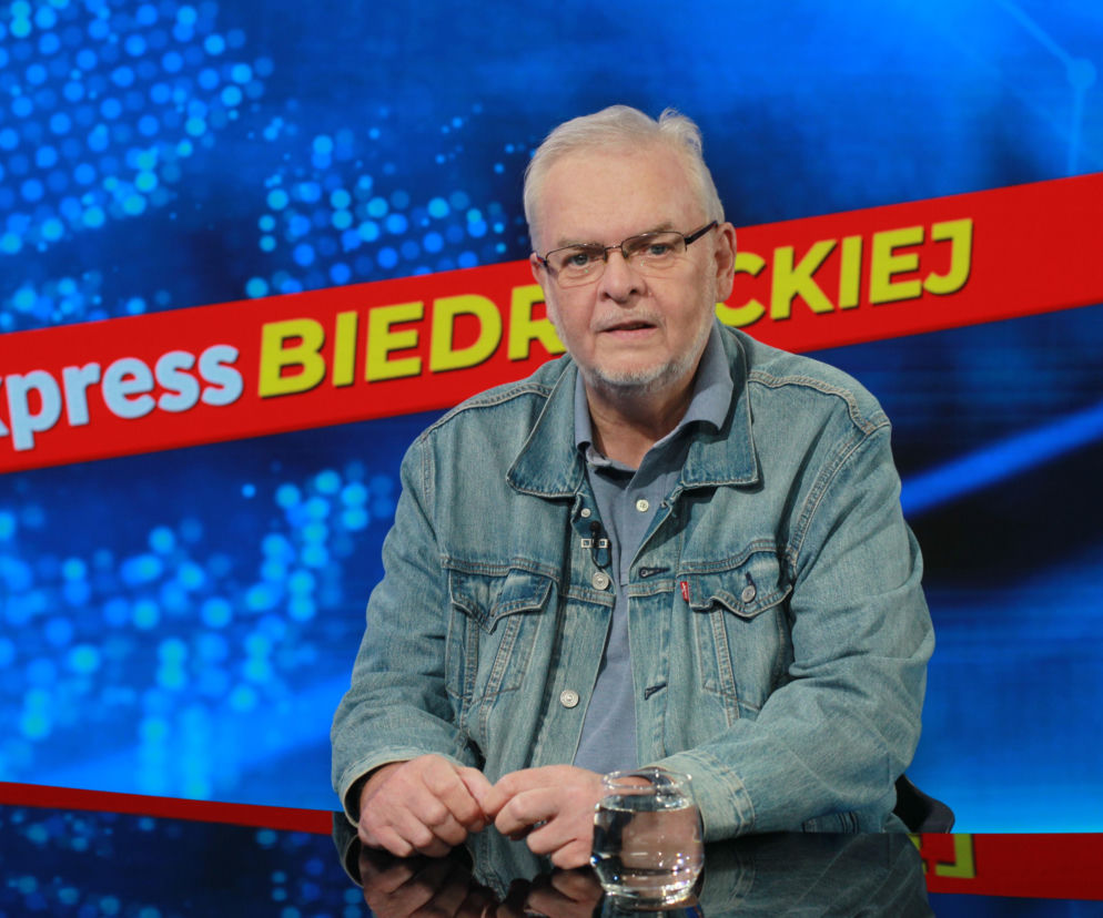 Profesor Andrzej Rychard w jeansowej kurtce w studiu programu Express Biedrzyckiej. O kulisach polityki czytaj w Mediateka.