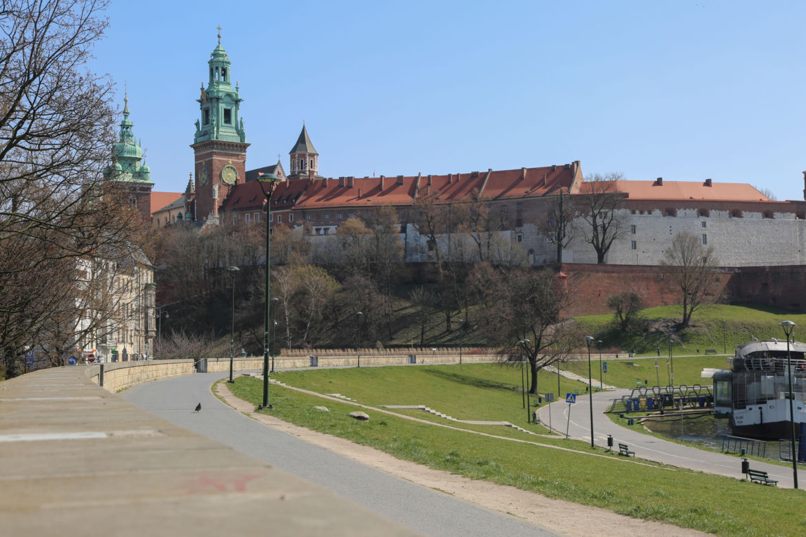 Przejmujący widok: Zamknięte Planty i bulwary nad Wisłą
