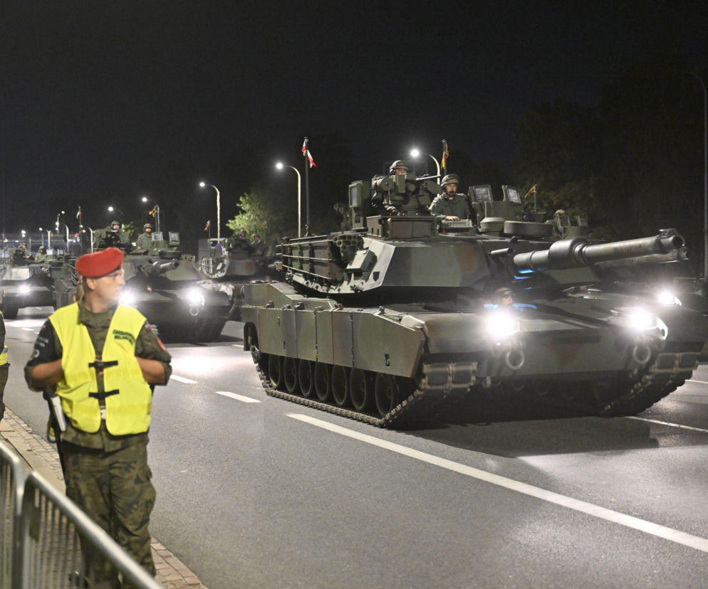 Taki sprzęt zobaczyliśmy na nocnej próbie defilady wojskowej