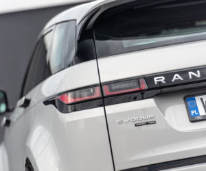 Range Rover Evoque D240 HSE vs Lexus UX 250h 