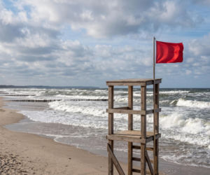 Sinice Darłowo. Czy w Darłowie można się kąpać 22.07? Flaga, warunki pogodowe