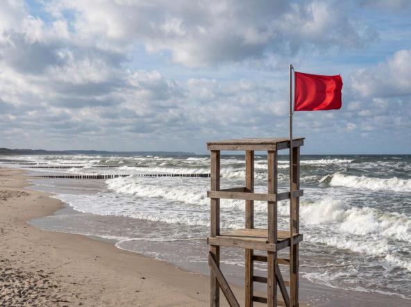 Sinice Darłowo. Czy w Darłowie można się kąpać 22.07? Flaga, warunki pogodowe