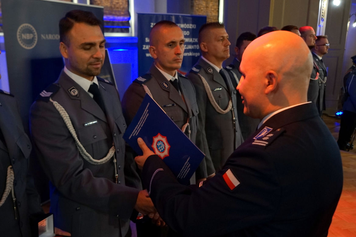 Kryształowe serca dla policjantów z całego regionu
