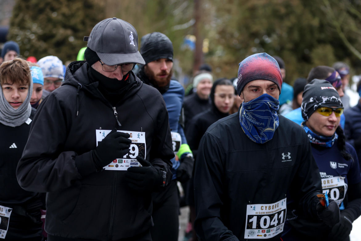 Wystrzał startera zamiast szampana. Tłumy powitały Nowy Rok na XX Śląskim Maratonie Noworocznym Cyborg