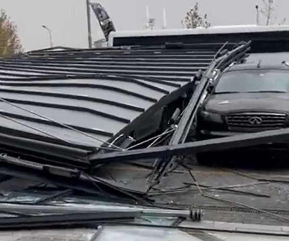 Wiatr przewrócił wieżę zegarową i tiry na ulicy! Armaggeddon w Turcji