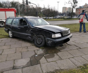 Wypadek na Placu Poznańskim. Jedna osoba trafiła do szpitala