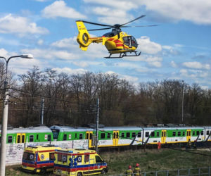 Potrącenie pieszego na torach w Siedlcach. Interweniował śmigłowiec LPR 