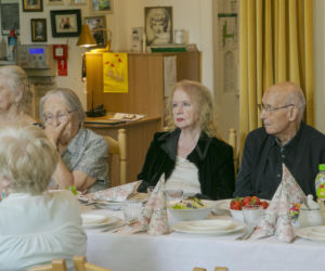 Mieszkańcy domu opieki modlą się za Halinę Kowalską