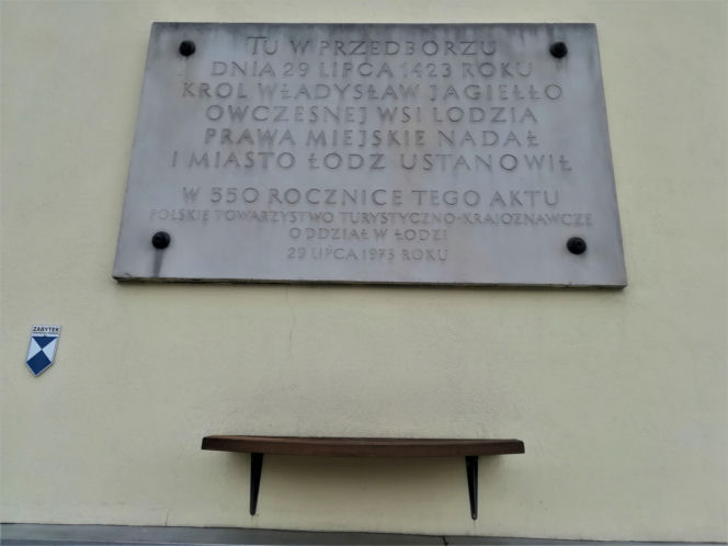 Tutaj nadano prawa miejskie Łodzi. To jedno z najważniejszych miast w województwie łódzkim