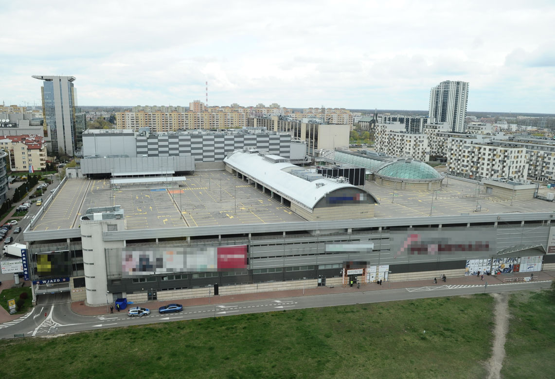  Zwłoki mężczyzny pod galerią handlową na Pradze-Południe