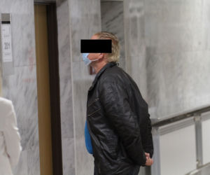 Zdziechowice Drugie. Poćwiartowane kawałki ciała na posesji. Oskarżony zaskoczył w sądzie